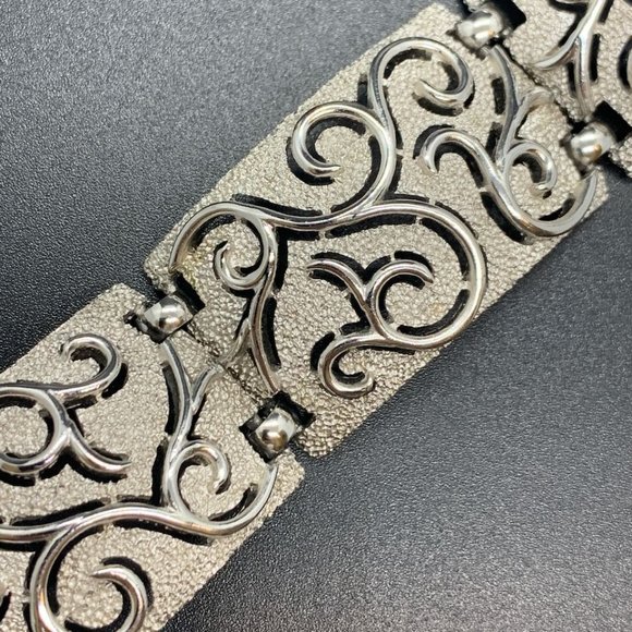 Signed Trifari Vintage Silver Tone Openwork Floral Panel Wide Bracelet 7.5" - Picture 3 of 6